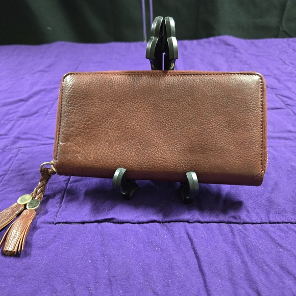 AUTHENTIC GUCCI GG LEATHER TASSEL LONG WALLET EUC - Picture 2 of 13